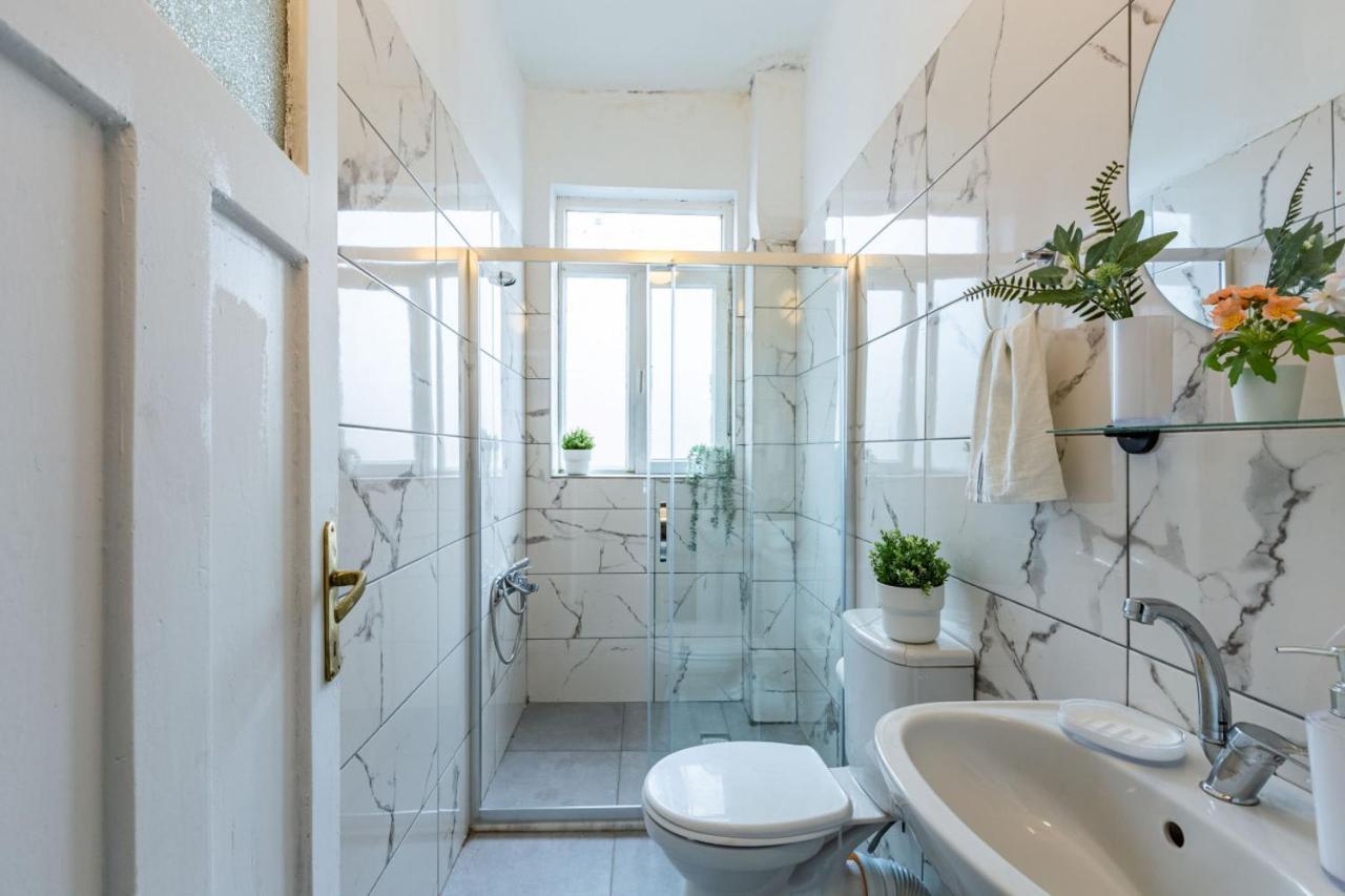 Colorful Flat With Excellent Location Near Trendy Attractions In Kadikoy Apartment Istanbul Exterior photo